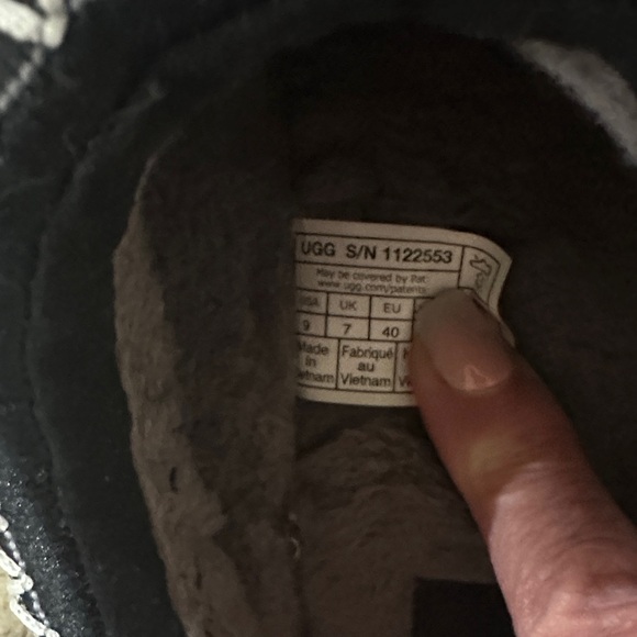 UGG Women’s Black and Gray mule/clogg. - Picture 8 of 8